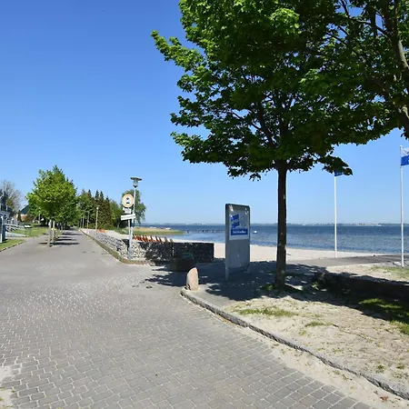 Apartment Cosy In Wiek With Garden Near The Sea